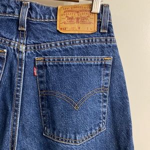 Dark wash, high waisted Levi 512’s
